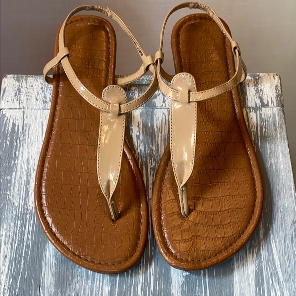 Faded Glory Patent Beige Crock Textured Sandal